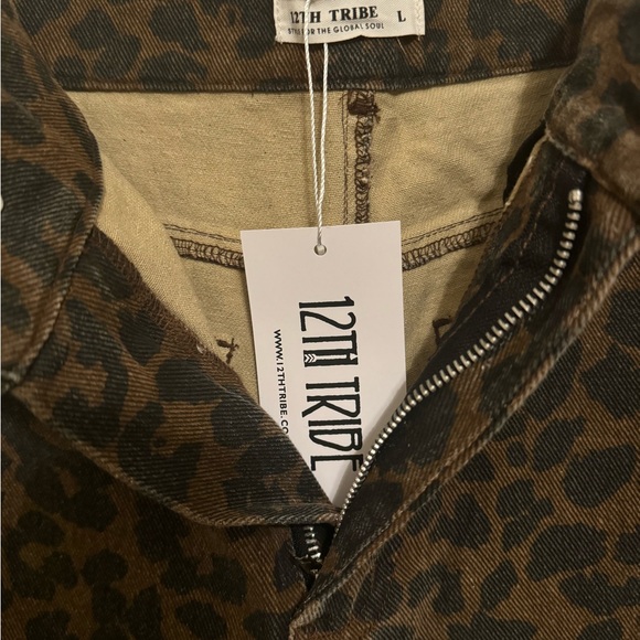 Wide Leg Leopard Print Jeans - Picture 7 of 7